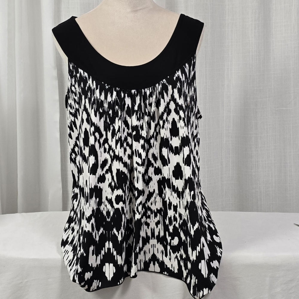 2/$30 Y2K Retro Black & White Print Womens Sleeveless Blouse Size 2XL EUC